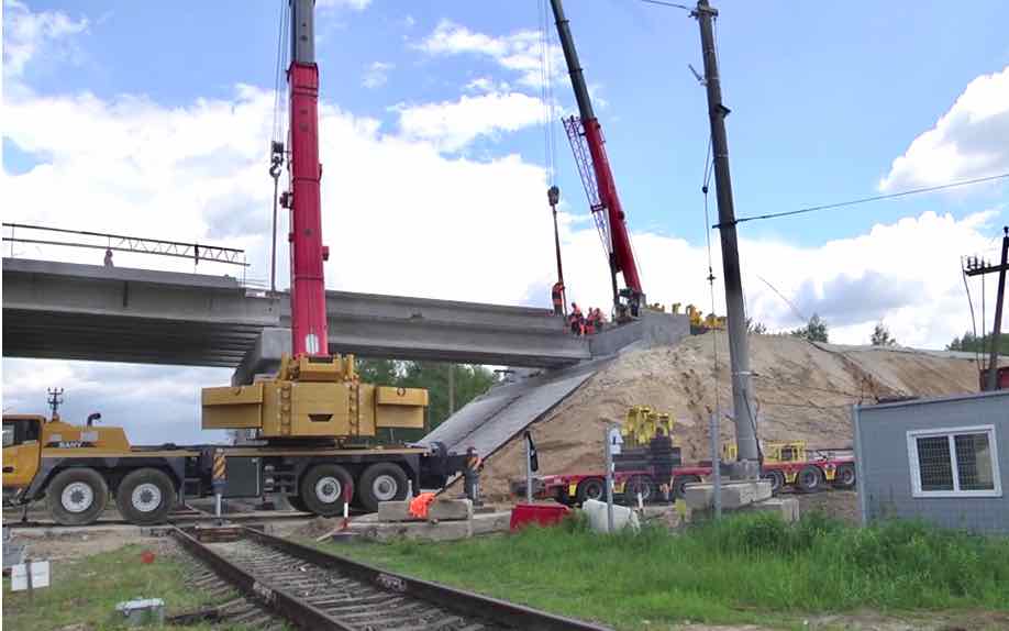 В Унече Брянской области завершился ключевой этап строительства путепровода: установлена финальная балка