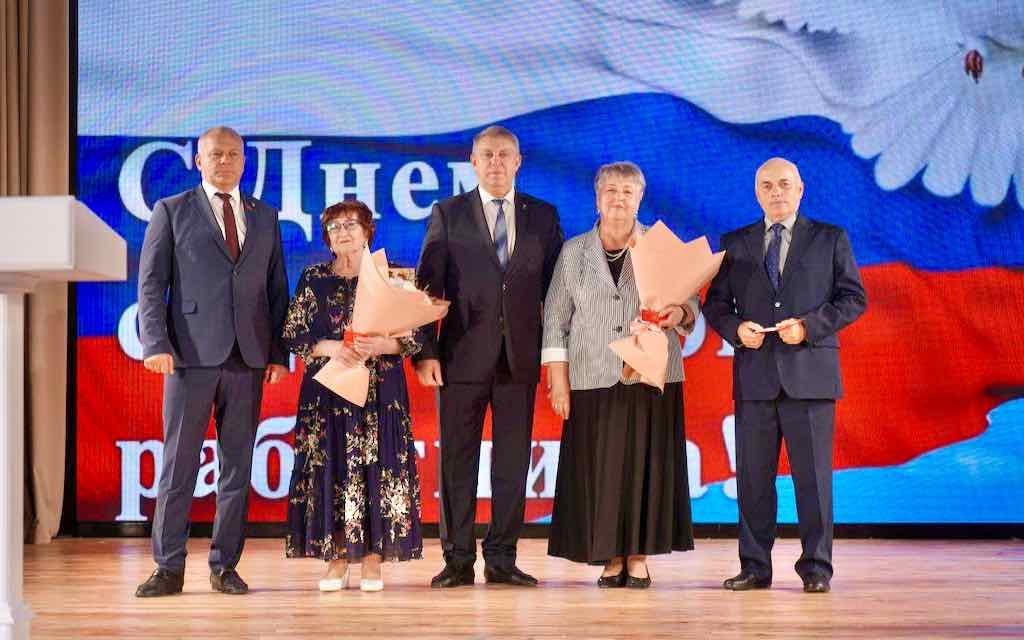 В Брянске поздравили работников социальной службы с профессиональным праздником