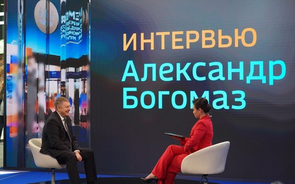 Губернатор Брянского региона Александр Богомаз дал интервью федеральным СМИ в рамках ПМЭФ