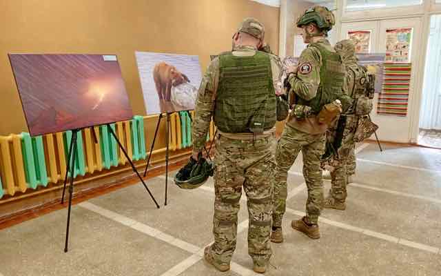 Добровольцам отряда «БАРС–Брянск» представили экспозицию  «Самая красивая страна»
