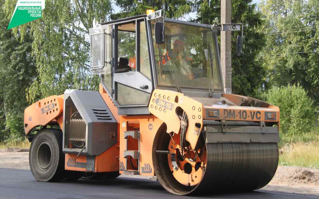 В Брянской области ведутся работы по восстановлению дорожного полотна, пролегающего вдоль заповедника «Брянский Лес».