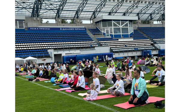 Непогода не помешала брянцам принять участие в Дне йоги