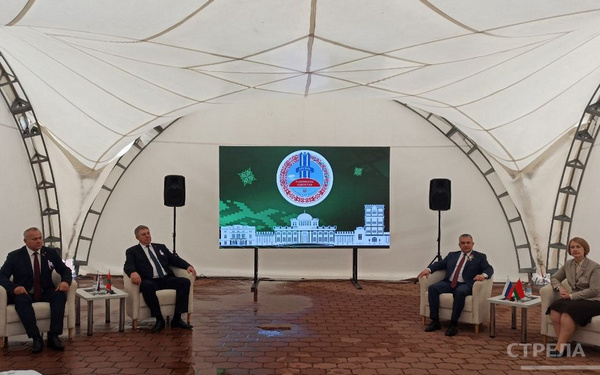 Руководители Брянщины и Гомельщины встретились с участниками лагеря «Дружба-2025»