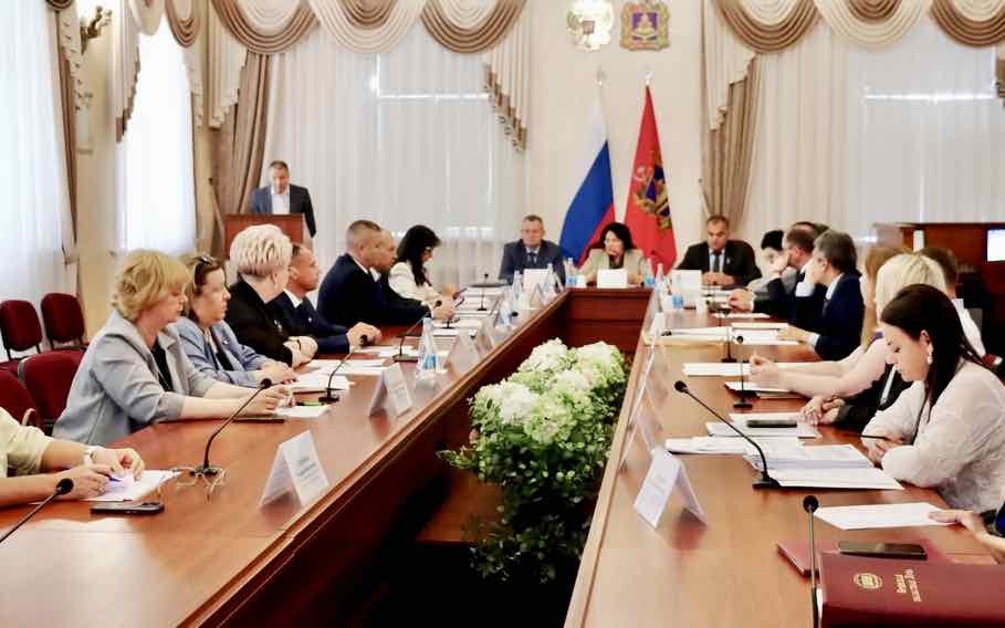 В Брянской области продолжается работа по обеспечению школ учебной литературой