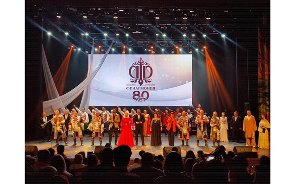 Брянская областная филармония закрыла юбилейный 80-й сезон большим концертом