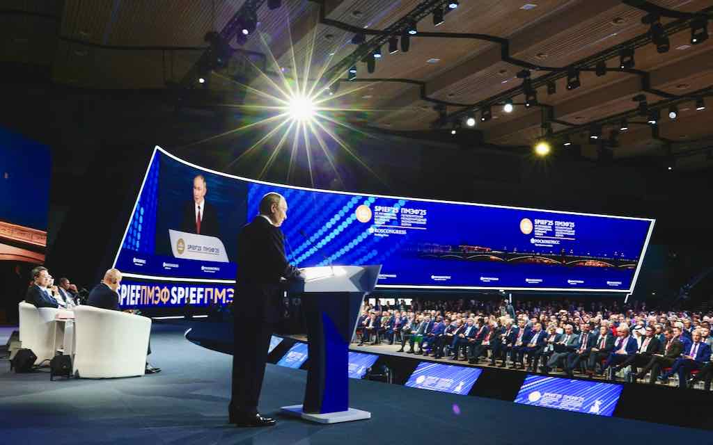 Брянский губернатор присутствовал на пленарной сессии ПМЭФ