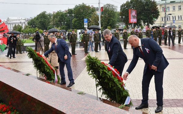 Брянская делегация в Гомеле почтила память погибших в годы Великой Отечественной войны