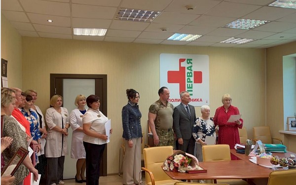 Медработников Бежицкого района Брянска поздравили с профессиональным праздником