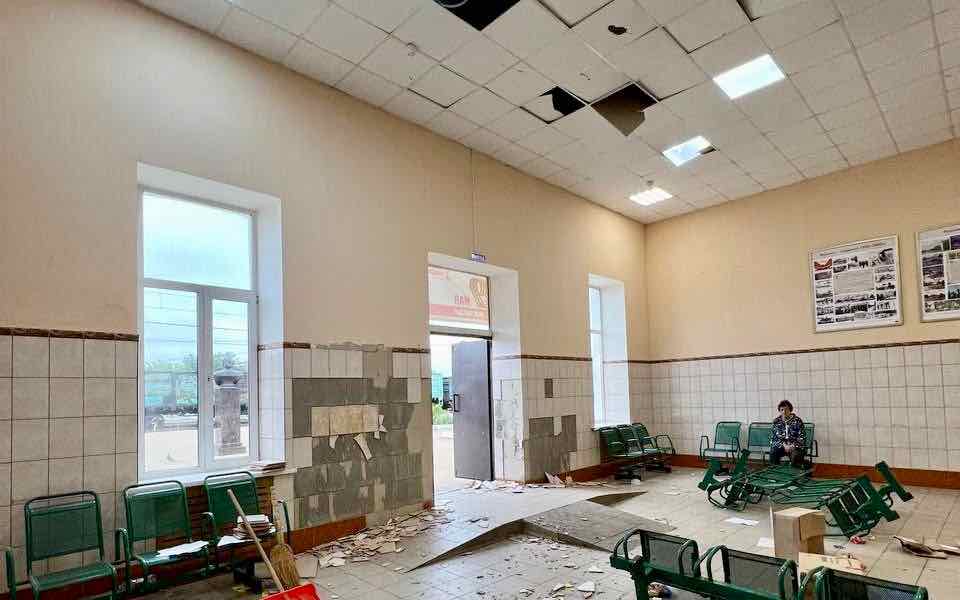 Четверо подростков учинили беспорядок на железнодорожном вокзале станции Жуковка Брянской области