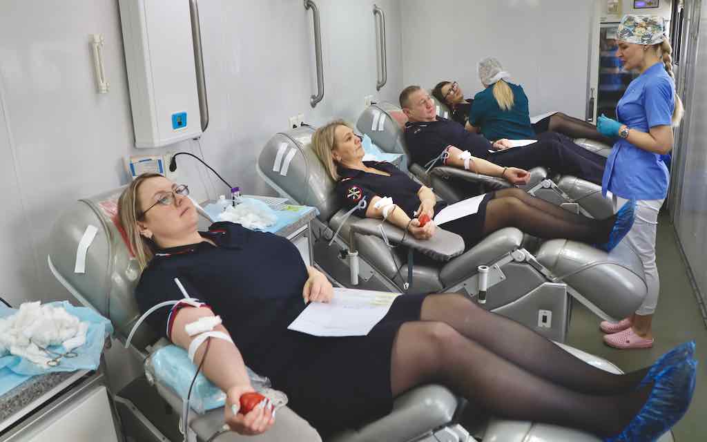 В Брянске полицейские и общественники провели акцию по добровольной сдаче редкой группы крови