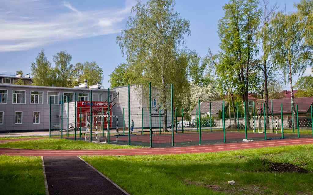 В Брянске планируется благоустроить спортивные и игровые площадки на территории 19 учреждений образования