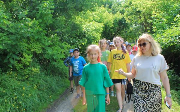 Школьники Брянщины прошли эколого-краеведческим маршрутом «От минувшего — к настоящему»