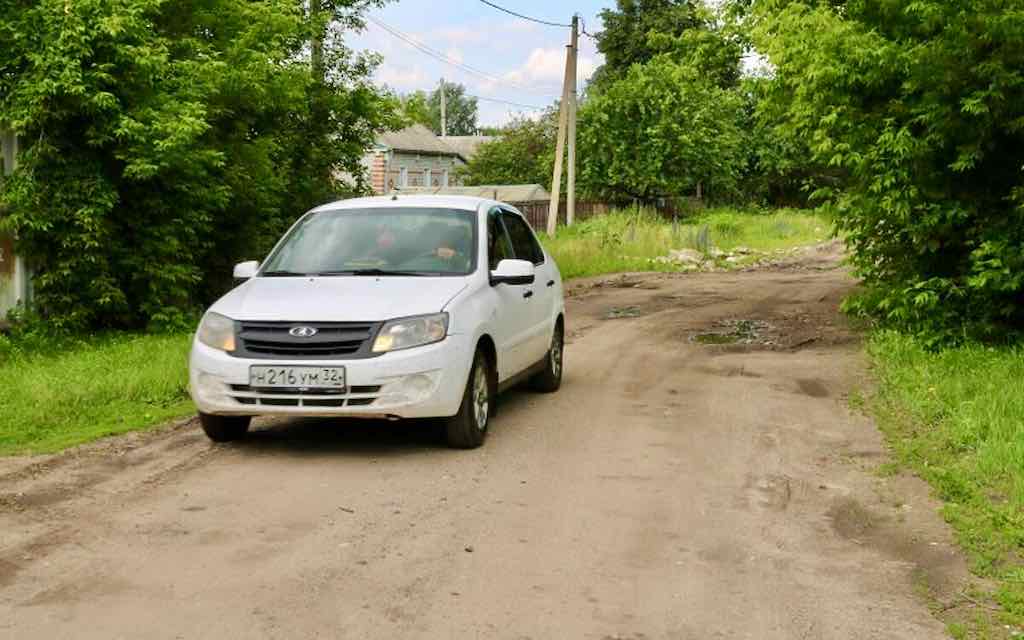 В посёлке Комаричи Брянской области обновят дорожное полотно на улице Колхозной