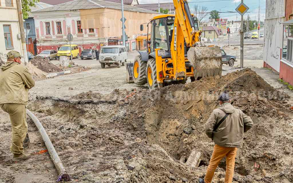 В Советском районе Брянска в рамках реконструкции улицы Горького проводятся работы по переносу подземных коммуникаций