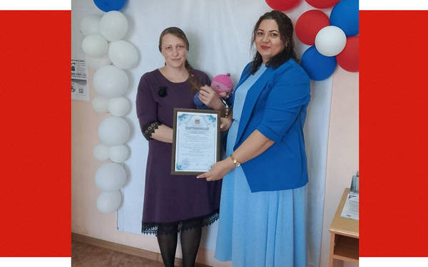 Матери шестерых детей вручили областной материнский сертификат