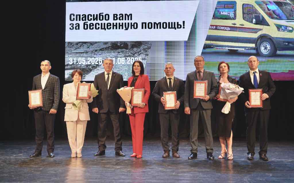 Глава Брянщины Александр Богомаз  поздравил врачей и медсестер с профессиональным праздником