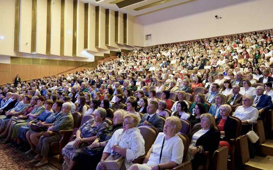 Более 350 квартир передано брянским медицинским работникам