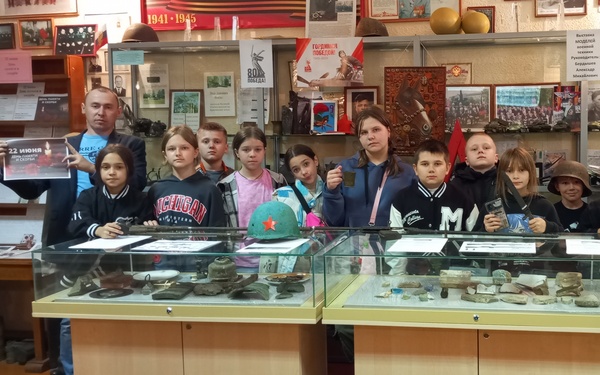 В историко-краеведческом музее Брасовского района прошла выставка «Родина-мать зовёт!»