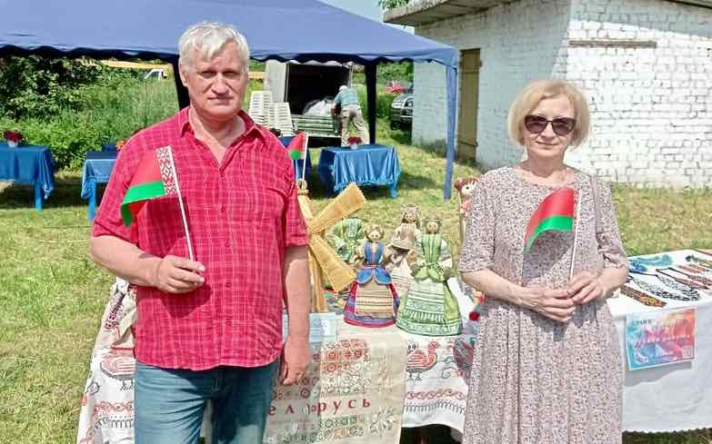 В посёлке Бежичи Брянской области праздник День Святой Троицы в духе народных гуляний