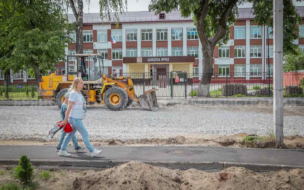 В Брянске ремонтирует дороги у школ к 1 сентября