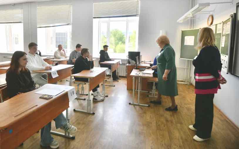 Брянские выпускники-2025: 70 стобалльных результатов, шесть – двойных