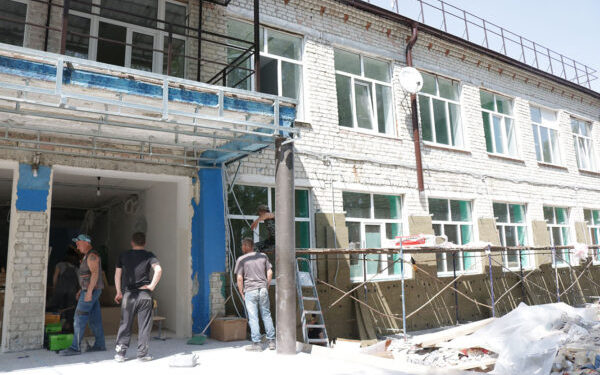 В Навлинском районе Брянской области продолжается капремонт Пролысовской школы