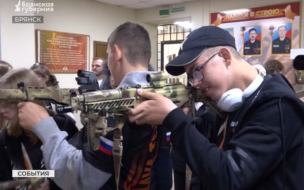 Бойцы брянского СОБРа рассказали и показали свои навыки благотворительному фонду «Мирослава»