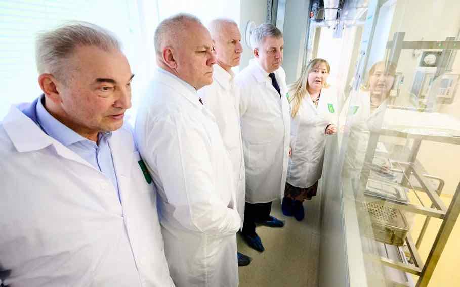 В Брянской области производственную площадку «Эндофарм» посетили депутаты Госдумы