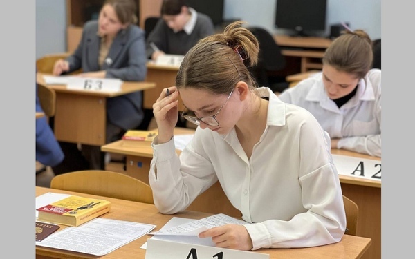 Брянские выпускники написали ЕГЭ по русскому языку