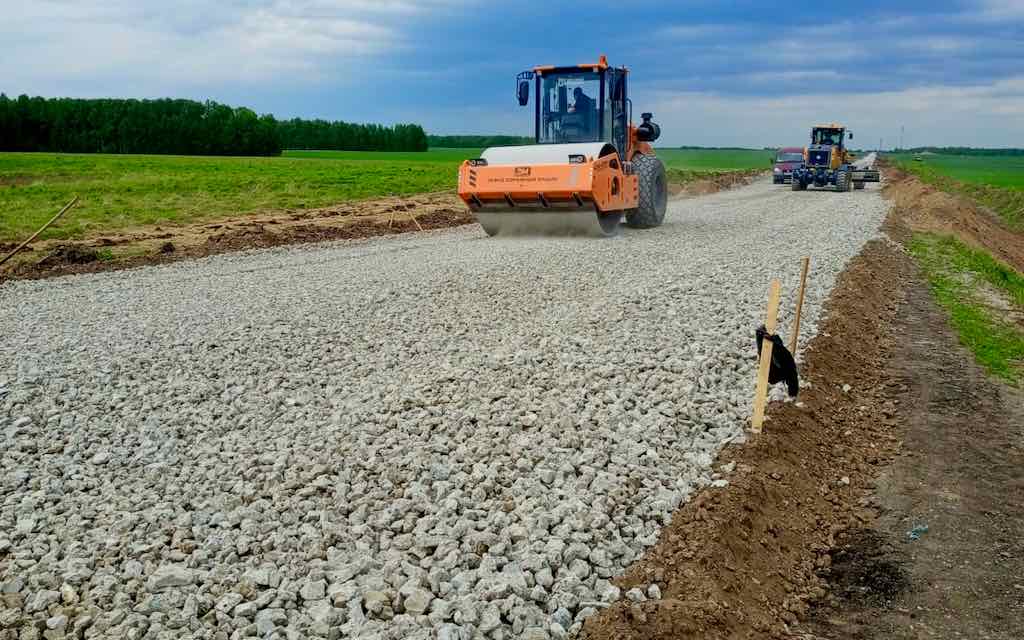 В Трубчевском районе Брянской области реконструируют участок дороги Яковск-Копылин