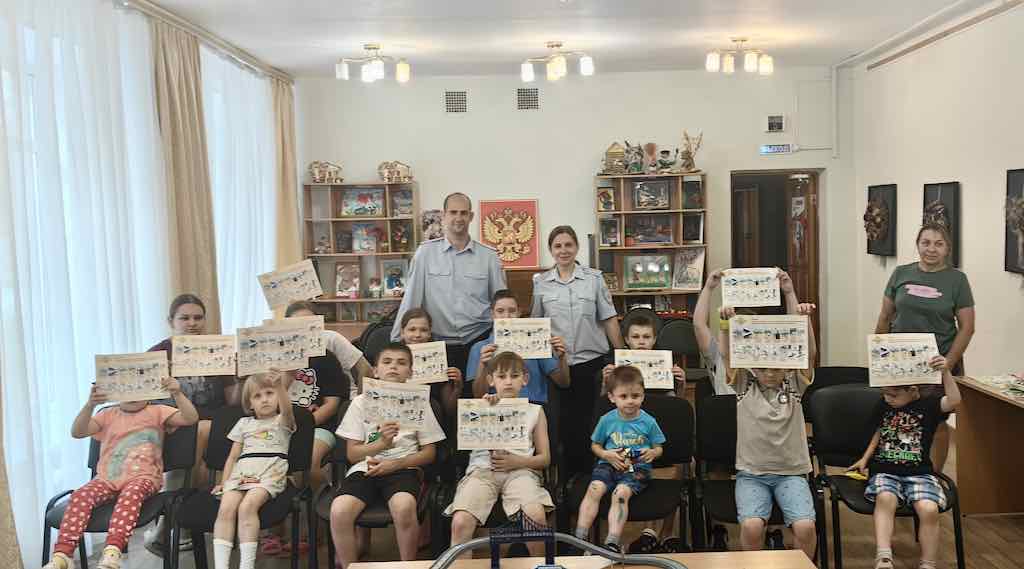 Транспортные полицейские научили брянских детей железнодорожной безопасности