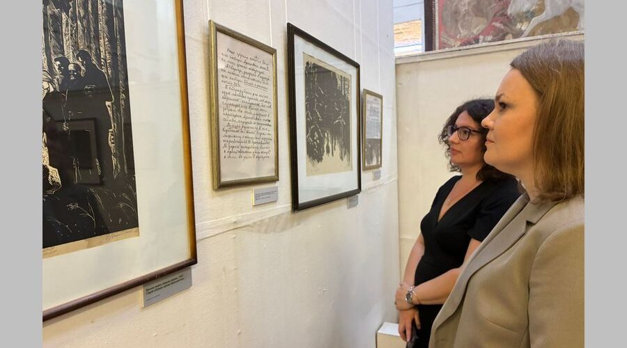 В Брянске открылась выставка легендарного графика Е.Н. Антонова