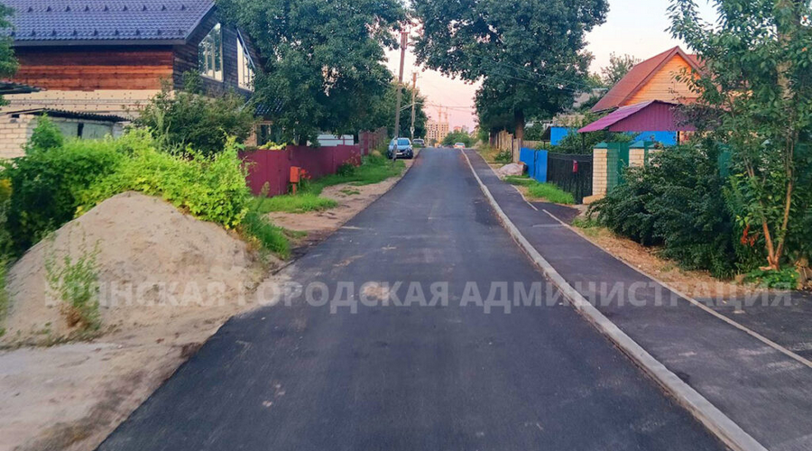 В Бежицком районе Брянска асфальтируют улицу Городищенскую