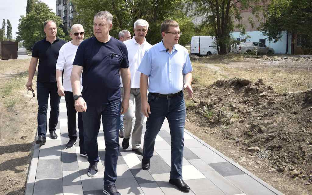 Брянские специалисты продолжают оказывать помощь подшефной Брянке ЛНР