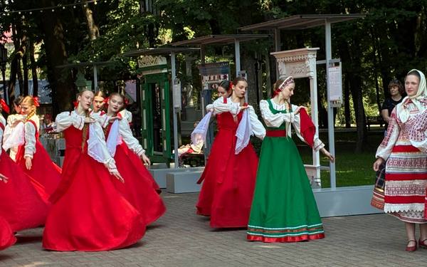 В Брянске открылась уникальная выставка «Родные окна»