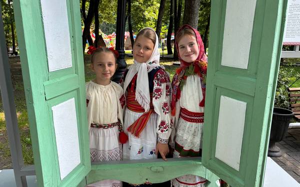 В парке-музее имени А.К. Толстого Брянска можно заглянуть в «Родные окна»  
