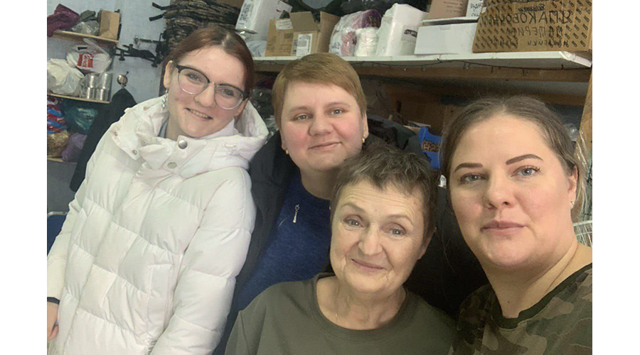 Рукодельницы из «Швейбата 32» Новозыбкова шьют для солдат СВО тёплые вещи