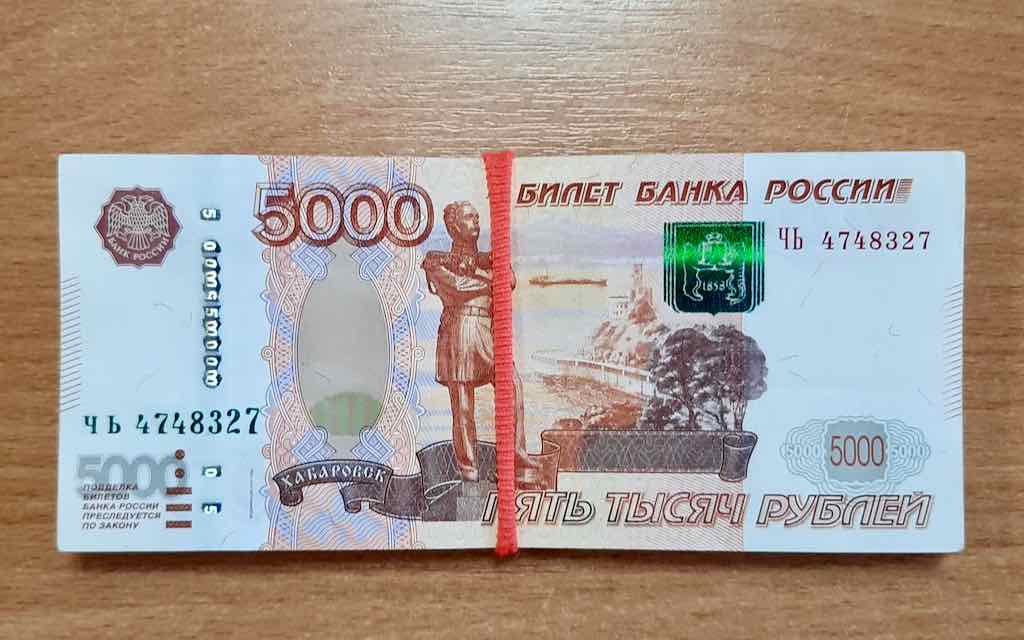 Брянские полицейские вернули жертве мошенников 200 тысяч рублей