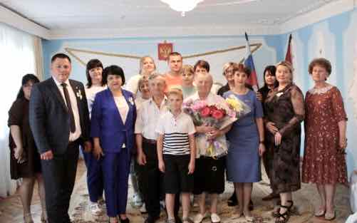 В Карачеве Брянской области отметили День семьи чествованием юбиляров