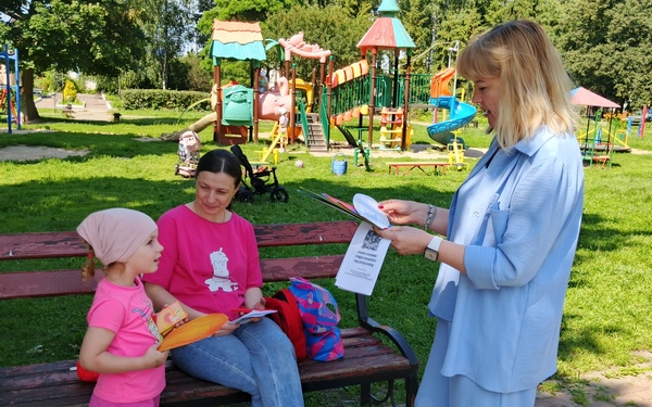 Работники Карачевской муниципальной модельной библиотеки провели семейную викторину «Святые Петр и Феврония: история любви»