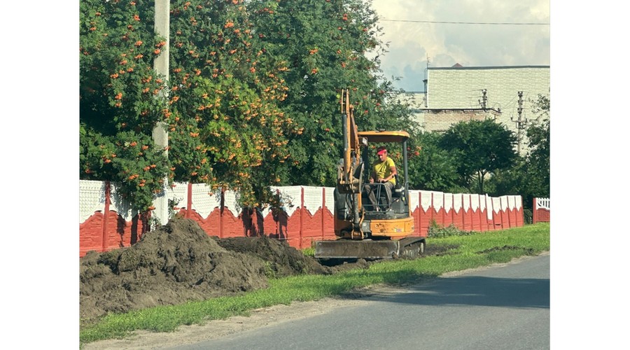 В посёлке Комаричи Брянской области начался капремонт дороги по улице Незымаева