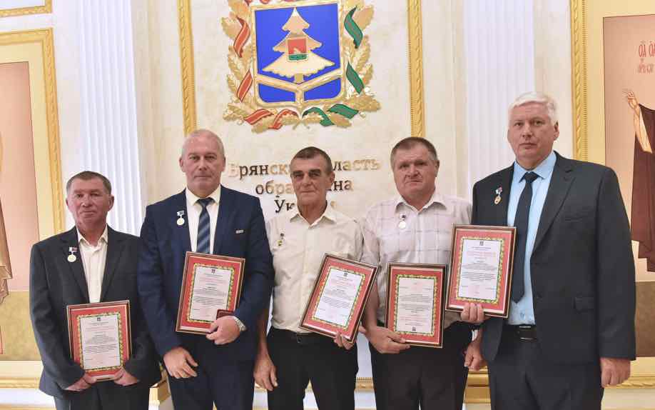 Брянских железнодорожников наградили за ликвидацию ЧС