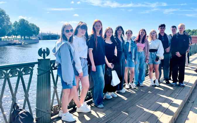 Дубровские школьники посетили Санкт–Петербург благодаря землякам Кузнецовым