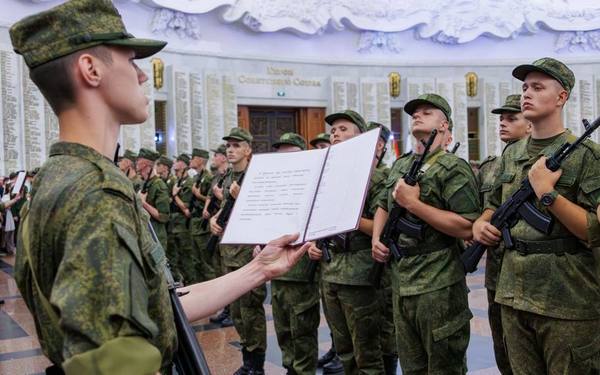 Брянские новобранцы Преображенского полка приняли присягу в Москве