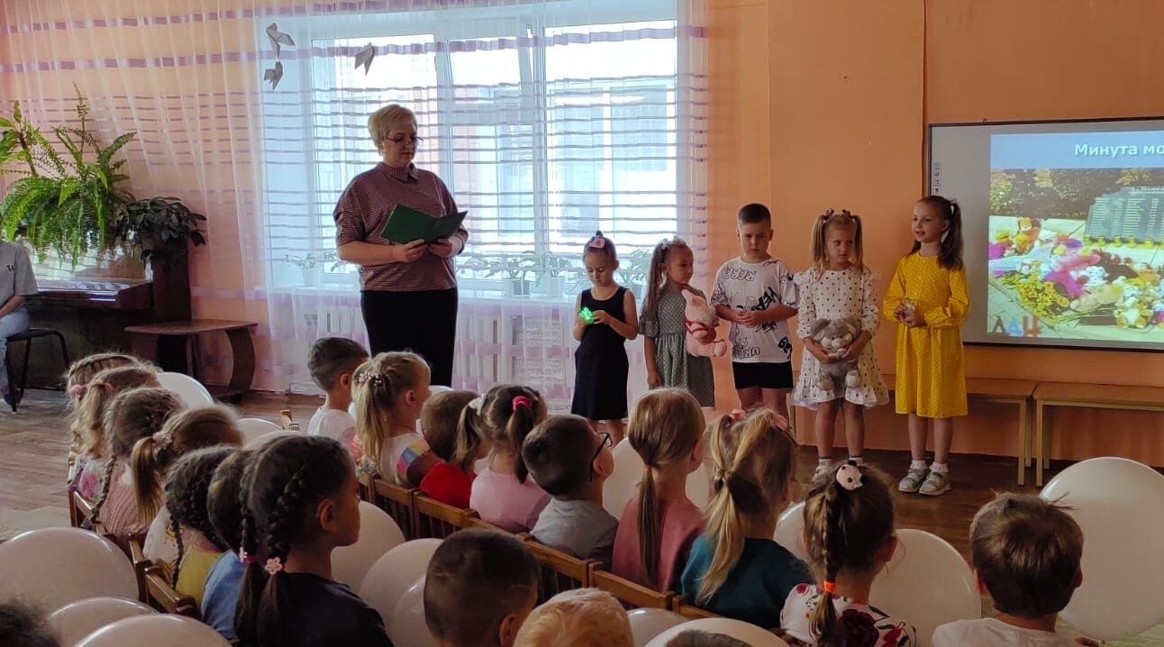 В трубчевском саду «Дельфин» почтили память детей-жертв войны на Донбассе