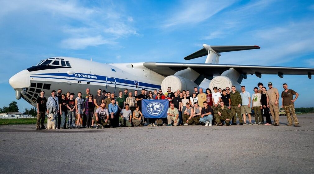 Волонтеры Комаричского района участвуют в экспедиции на островах Большой Курильской гряды