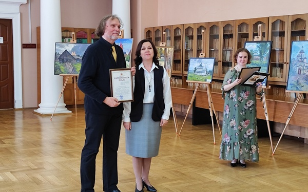 В Брянске прошло открытие выставки «Благовествовать радость»