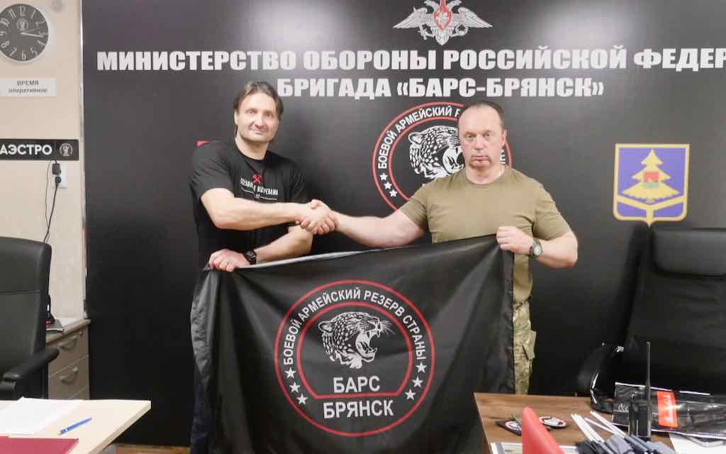 Эдгард Запашный поддержал брянских добровольцев из «БАРС–Брянск»