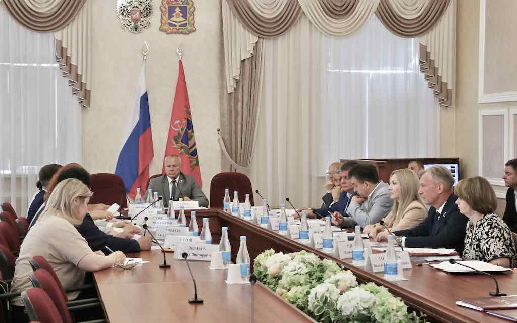 Повестка заседания Совета Брянской облдумы включала более 30 вопросов