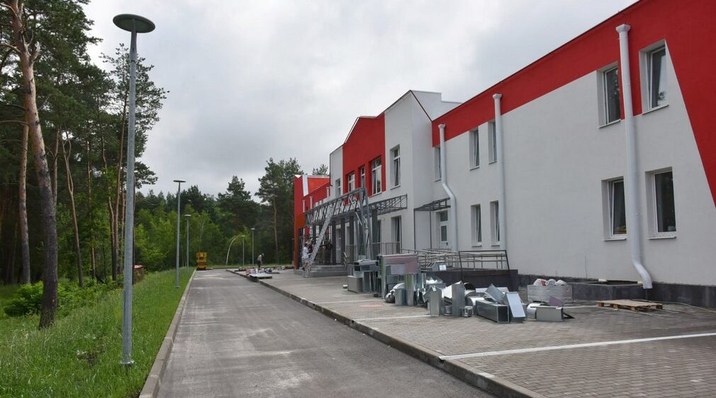 В Фокинском районе Брянска активно идёт строительство Дворца зимних видов спорта